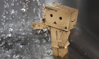 下大雨的幽默说说心情短语（下大雨的说说心情短语搞笑）