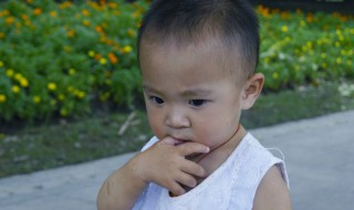 梦见小男孩（梦见小男孩撒尿是什么意思）