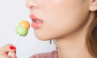 小时候吃的棒棒糖为什么有个小孔 为啥棒棒糖上有个小孔