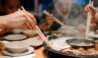 火锅怎么吃（火锅怎么吃不上火）