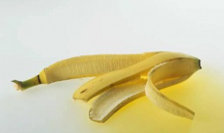 香蕉皮擦脸的正确方法（香蕉皮擦脸的正确方法是）