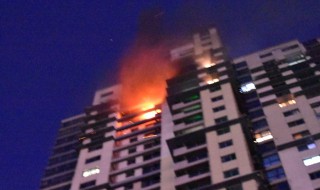 电视机着火了正确做法（电视机突然起火应该怎么做）