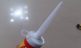 玻璃胶味道怎么快速去除方法（玻璃胶味道怎么快速去除方法图解）
