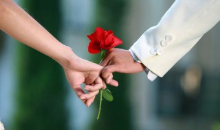 送花给女朋友写点什么好呢（生日送花给女朋友写点什么好呢）