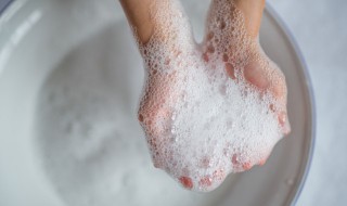 如何让发黄的硅胶手机壳变白 如何让发黄的硅胶手机壳变白呢