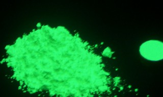 荧光粉可以永久发光吗（荧光粉可以永久发光吗有毒吗）