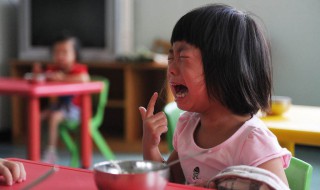 怎么让小孩上幼儿园不哭闹 怎么让小孩上幼儿园不哭闹呢
