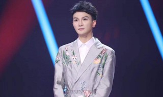 乘风破浪的姐姐周深唱什么
