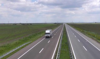 开车在高速公路犯困怎么办 开车在高速公路犯困怎么办呢