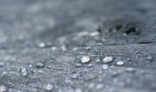 享受下雨天的心情短语 适合雨天发朋友圈正能量短句