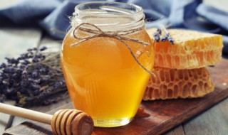 怎么判断蜂蜜过期不能吃了（放了三四年的蜂蜜还能吃吗）