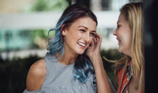 如何不尴尬的结束聊天（怎么结束聊天才能不尴尬并保持好感）