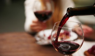 如何清洗红酒渍 清洗红酒渍的方法