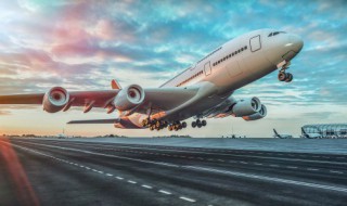 坐飞机化妆品不能超过多少毫升 坐飞机化妆品可以托运吗?