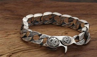 纯银如何自己清洗（银饰为什么盐水一泡就很亮了）