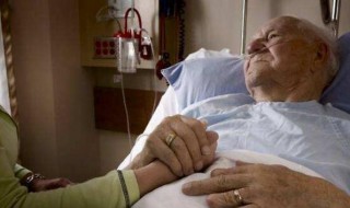 老人临终不能靠近的人（人快不行前三天的征兆）