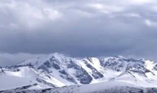 过雪山草地的歌词（过雪山草地歌曲原唱）