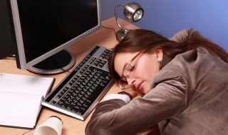如何确保学生睡眠充足（保证学生睡眠的重要性）