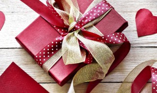 晒老公送礼物的说说（晒老公送礼物的说说文言文）