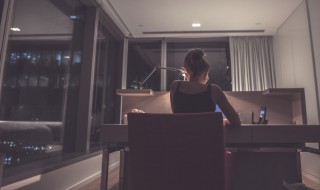 熬夜的幽默说说（熬夜的幽默说说搞笑）