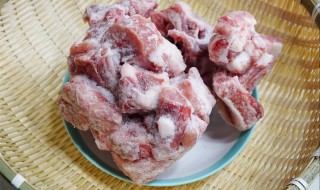 速冻排骨怎么挑（速冻排骨怎么挑选好坏）