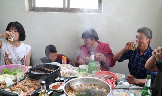 去朋友家做客带什么礼物（第一次去朋友家做客带什么礼物）