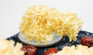 白木耳发黄还能吃吗（银耳放了三年变黄了还能吃吗）