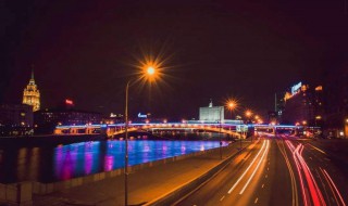 夜景发朋友圈的句子（灯光夜景发朋友圈的句子）