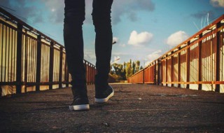 人为什么活着精辟回答（人为什么活着精辟回答三个字）
