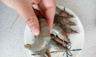 怎样挑虾线 怎样挑虾线又快又干净 视频