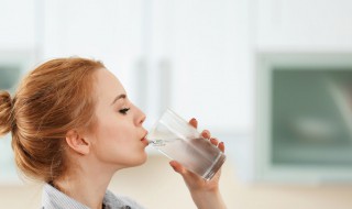 每天喝多少水最合适 老年人每天喝多少水最合适