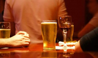 酒后胃不舒服怎么缓解（酒后胃不舒服怎么缓解能喝牛奶吗）