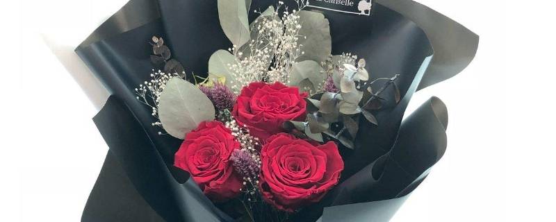 包起来的花束如何保鲜（包起来的花束如何保鲜存放）