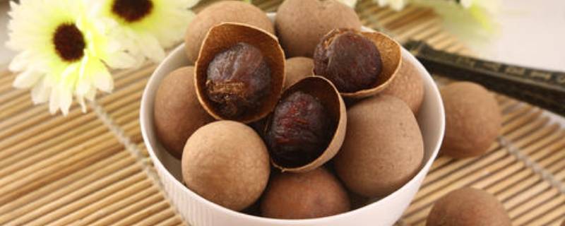 干桂圆里面白色是霉吗 干桂圆上有白色物质能吃吗