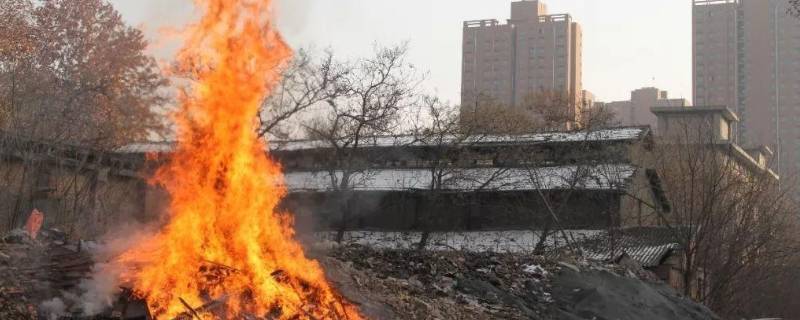 可燃固体火灾应用什么灭火器灭火（可燃固体火灾应用什么灭火器灭火ABC）