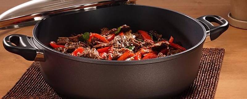 锅烧干了能直接加水吗（空锅烧了很久怎么办）