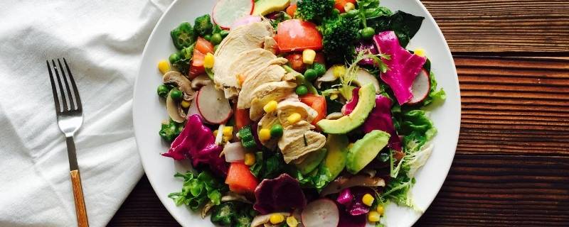 蔬菜沙拉可以放哪些蔬菜（蔬菜沙拉可以放哪些蔬菜和水果）