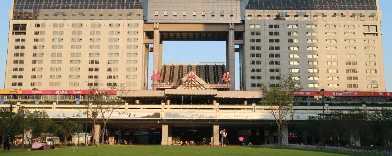 杭州火车站是哪个站（杭州哪个火车站离西湖近）