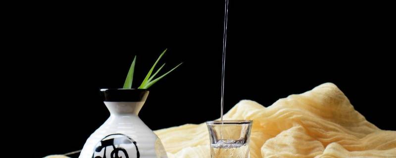 酒精勾兑的酒是什么标准号（酒精勾兑酒的国标）