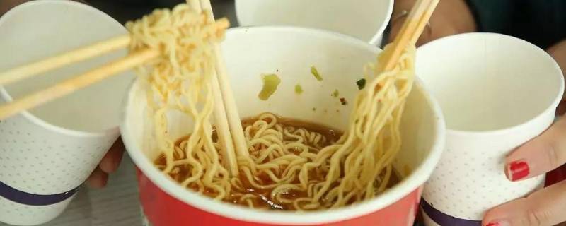 泡面桶能放微波炉吗（泡面桶能放微波炉吗）