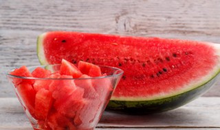 西瓜能放冰箱过夜吗 切过的西瓜能放冰箱过夜吗