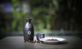 白酒放冰箱里还能喝吗（白酒能放冰箱里吗?）